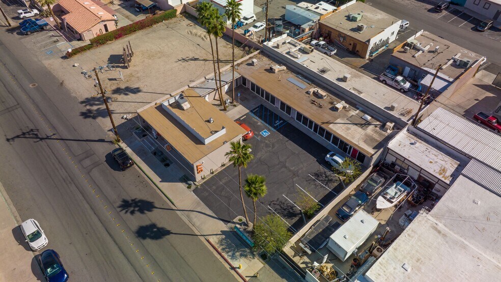 More Photos Of 577 E Sunny Dunes Rd, Palm Springs Storefront Retail Office For Lease
