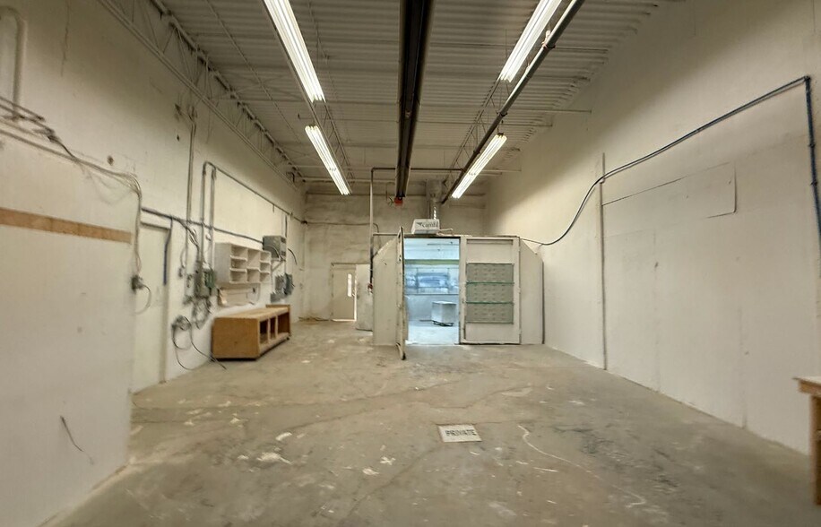 More Photos Of 188 Bunting Rd, St Catharines Light Distribution For Lease