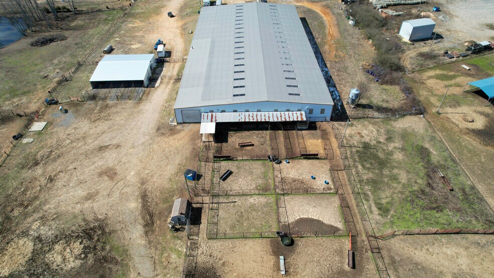 More Photos Of 99 Stacks Dr, Damascus Horse Stables For Sale