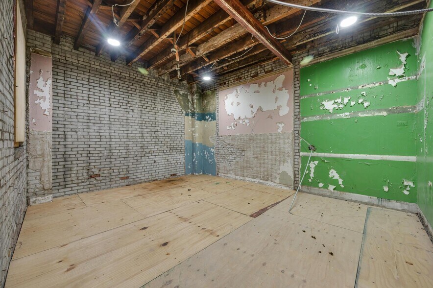More Photos Of 1539 Covert St, Ridgewood Warehouse For Lease