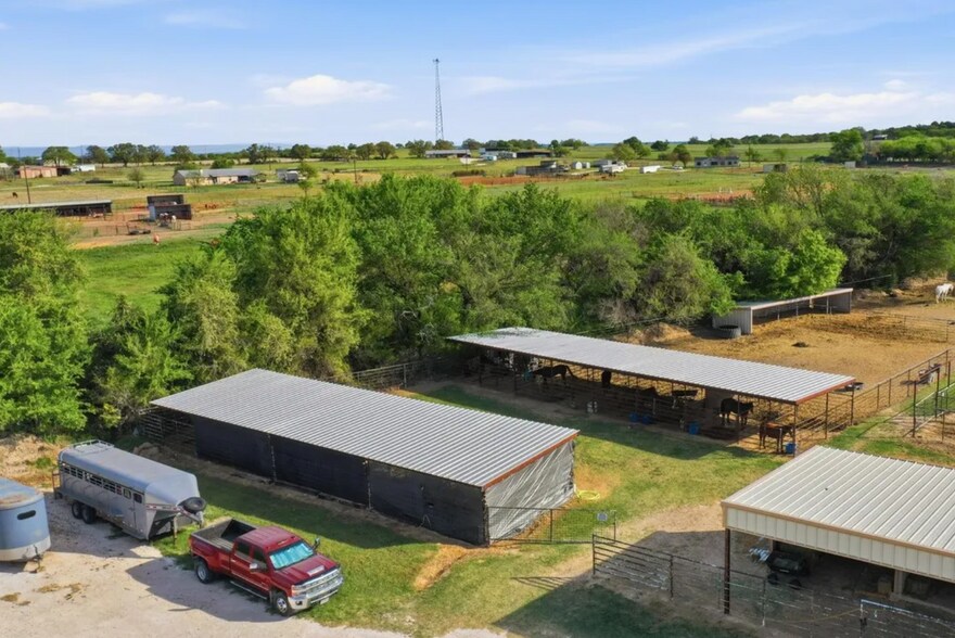 More Photos Of 8441 County Road 176, Stephenville Apartments For Sale