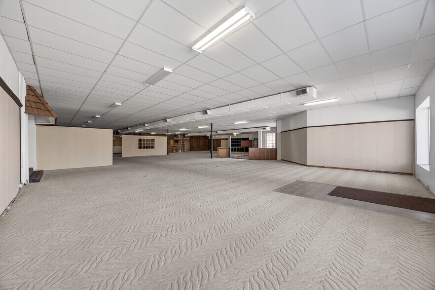 More Photos Of 121 W 5th St, Tipton Showroom For Sale