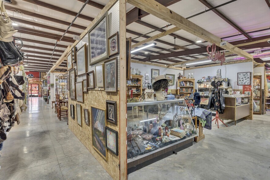 More Photos Of 2120 Old Highway 431 S, Greenbrier Freestanding For Sale