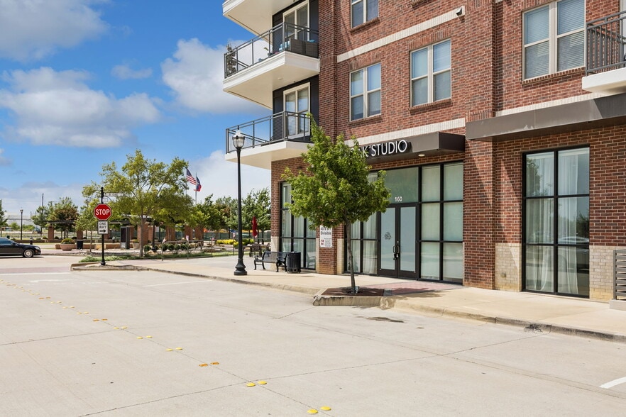 More Photos Of 400 S Oak St, Roanoke Apartments For Lease