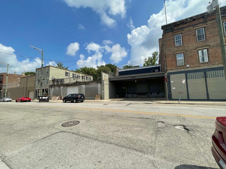 More Photos Of 2145 Central Pky, Cincinnati Flex For Sale