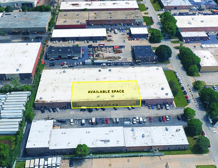 More Photos Of 501-515 S Vermont St, Palatine Warehouse For Lease