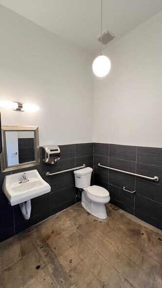 More Photos Of 3505 W Beverly Blvd, Montebello Office For Lease