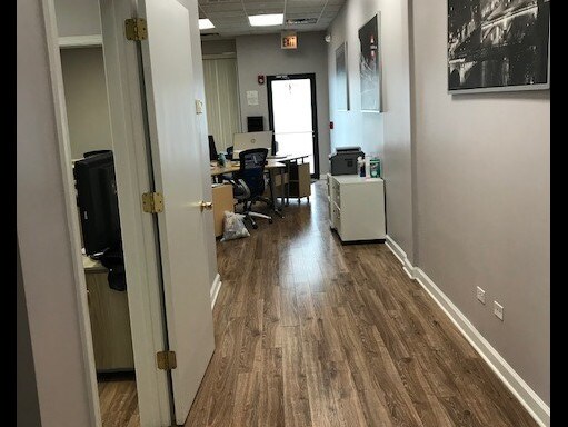 More Photos Of 1024-1036 Busse Hwy, Park Ridge Showroom For Lease