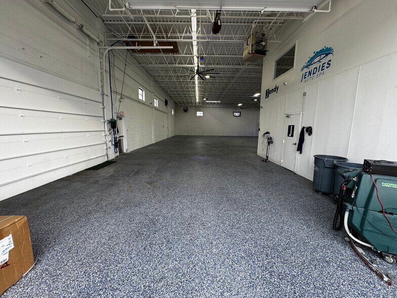 More Photos Of 1540 Hannah Ave, Forest Park Light Distribution For Lease