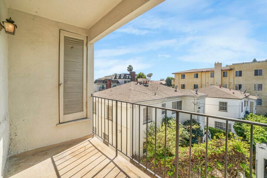 More Photos Of 1677 Westholme Ave, Los Angeles Apartments For Sale