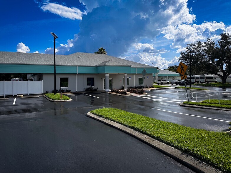 More Photos Of 7327-7367 Forest Oaks Blvd, Spring Hill Medical For Lease