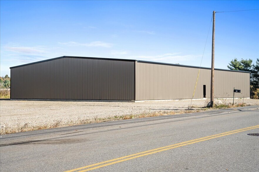More Photos Of 15 Technology Dr, Auburn Warehouse For Lease