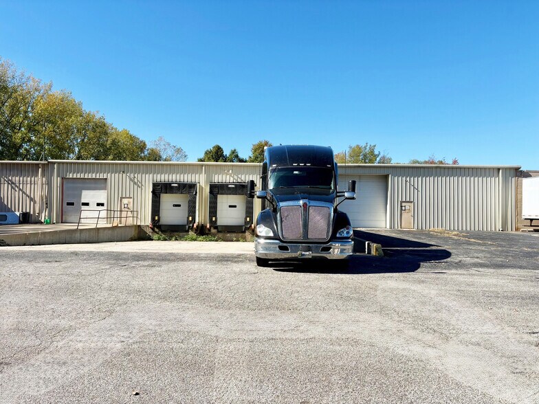 More Photos Of 2135 Industrial Pky, Elkhart Manufacturing For Sale