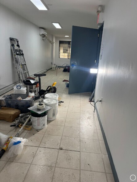 More Photos Of 8822 Roosevelt Ave, Jackson Heights Specialty For Lease