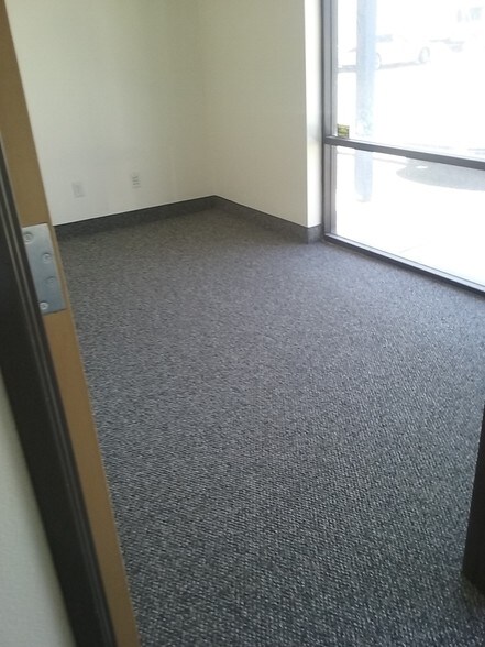 More Photos Of 4460 W Reno Ave, Las Vegas Light Manufacturing For Lease