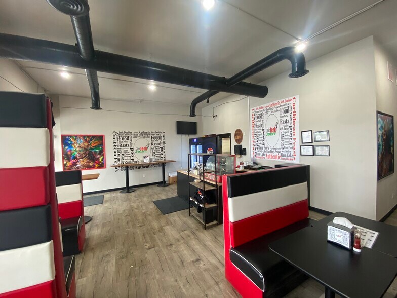 More Photos Of 1619 W College Ave, Appleton Storefront Retail Office For Lease