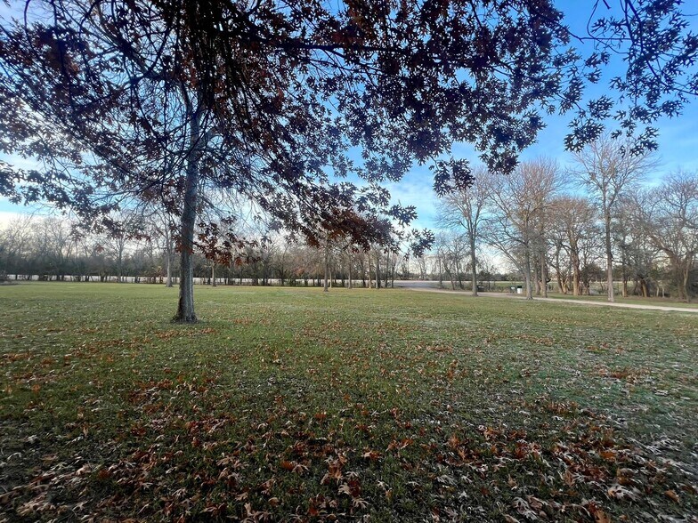 More Photos Of 6869 State 121 hwy, Bonham Specialty For Sale