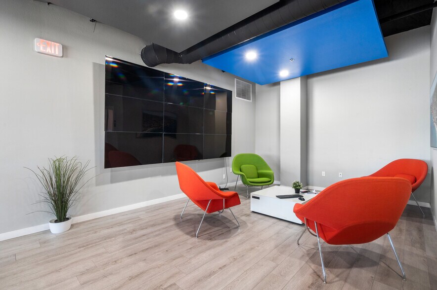 More Photos Of 800 E Dyer Rd, Santa Ana Showroom For Sale