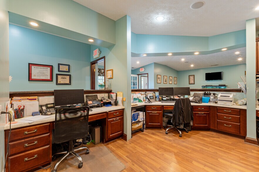 More Photos Of 5555 Us-60 E, Huntington Office For Sale