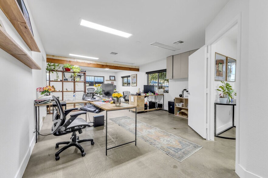 More Photos Of 81500 Industrial Pl, Indio Warehouse For Sale