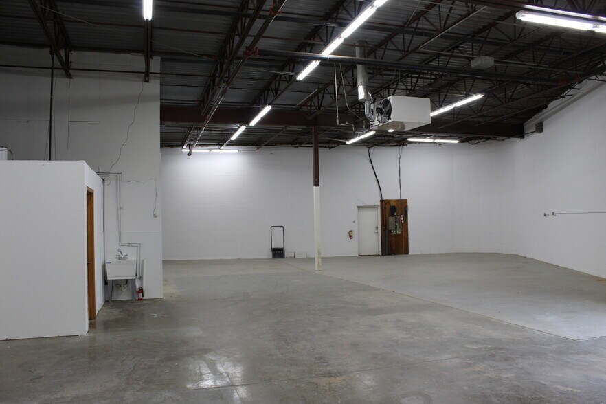 More Photos Of 7115-7149 Shady Oak Rd, Eden Prairie Light Manufacturing For Lease