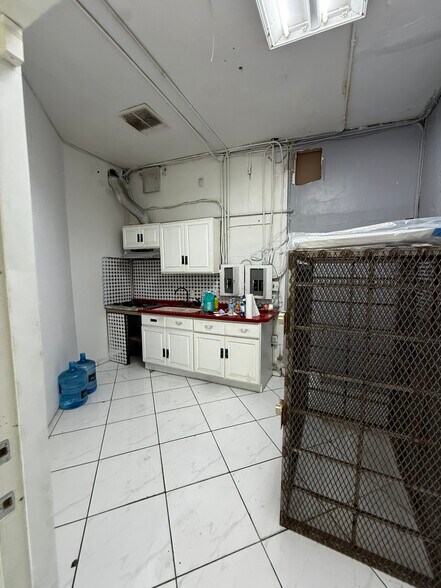 More Photos Of 5197 Alhambra Ave, Los Angeles General Retail For Lease