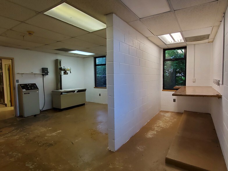 More Photos Of 720 Jackson St, Herndon Medical For Lease