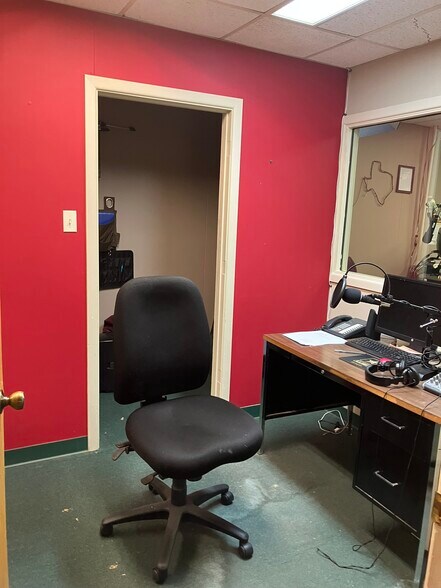 More Photos Of 3218 N Quincy St, Plainview Office For Sale