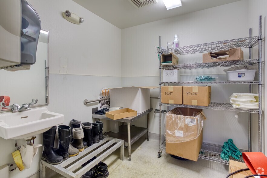 More Photos Of 155 N Gibson Rd, Henderson Warehouse For Sale