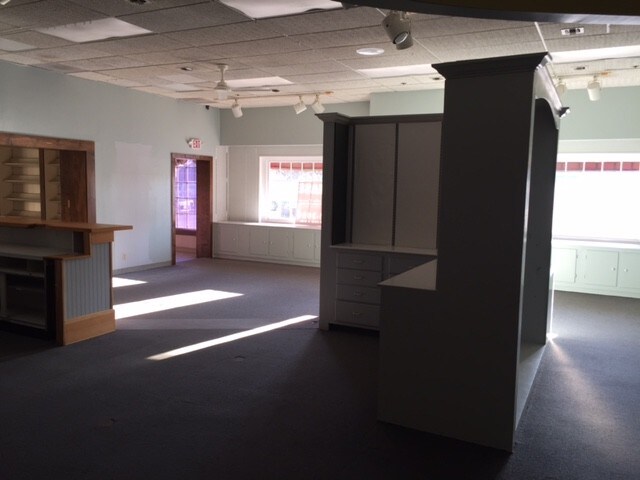 More Photos Of 30 Main St, Topsfield Storefront For Lease