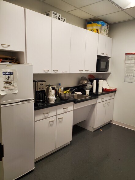 More Photos Of 608 Fifth Ave, New York Office For Lease