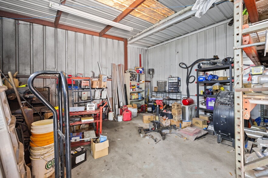 More Photos Of 2214 N Frazier St, Conroe Auto Repair For Sale