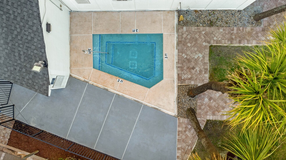 More Photos Of 2209 S Ocean Blvd, Myrtle Beach Hotel For Sale