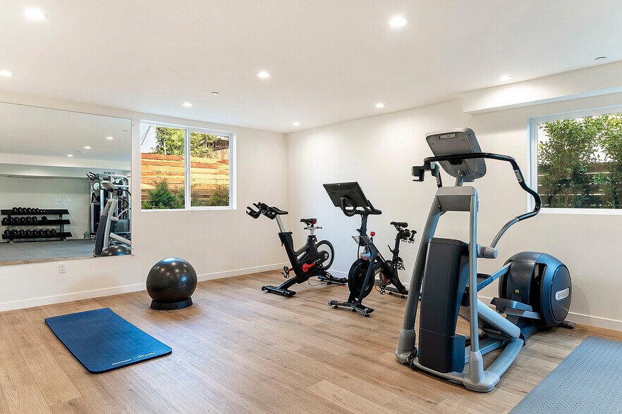 More Photos Of 811 N Harvard Blvd, Los Angeles Multifamily For Sale