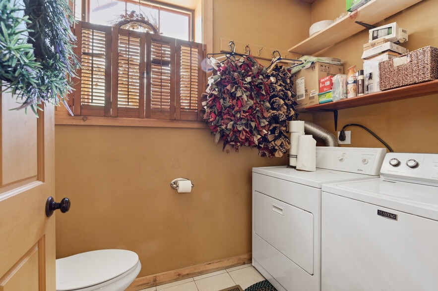 More Photos Of 953 Victory Hwy, Burrillville Bar For Sale