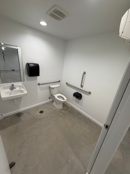 More Photos Of 2014 Cabintown Rd, Bloomington Industrial For Lease