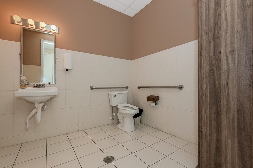 More Photos Of 5599 S University Dr, Davie Loft Creative Space For Sale