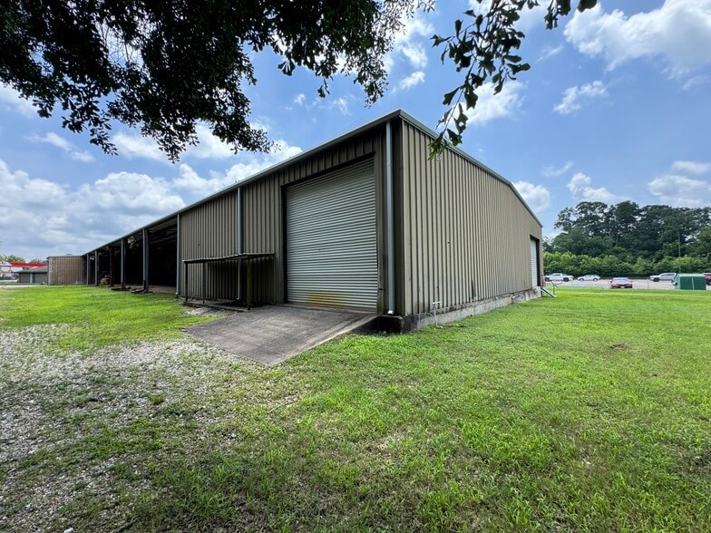 More Photos Of 1208 S Chestnut St, Lufkin Showroom For Sale
