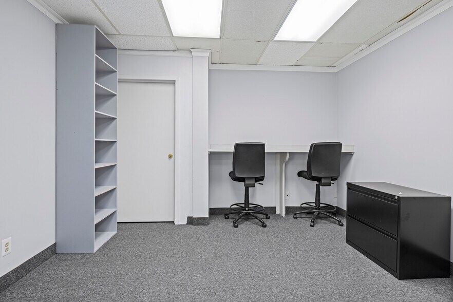 More Photos Of 30521 Schoenherr Rd, Warren Medical For Lease