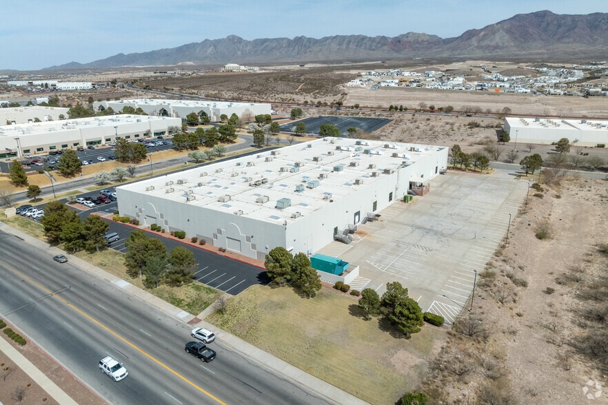 More Photos Of 7730 Market Center, El Paso Showroom For Lease