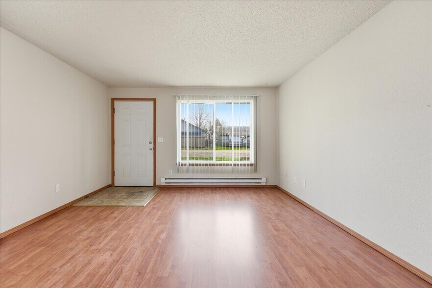 More Photos Of 1100-1105 S Pearl St, Centralia Apartments For Sale