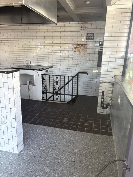 More Photos Of 4918-4934 Broadway, New York Storefront For Lease