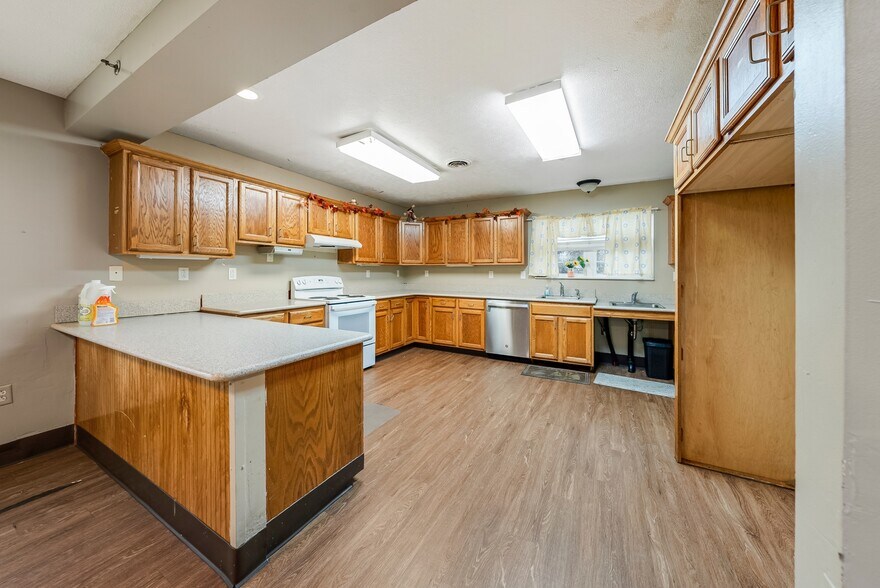 More Photos Of 80 Miller St, Centerburg Congregate Senior Housing For Lease