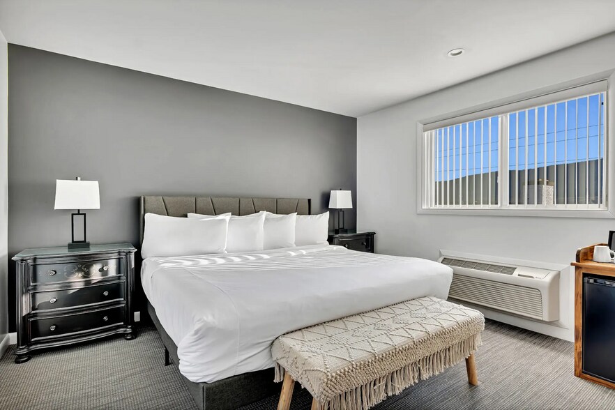 More Photos Of 12 McGillis Ave, Lake George Hotel For Sale