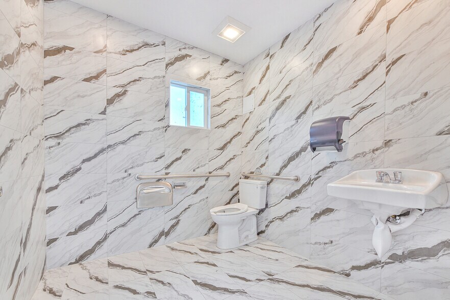 More Photos Of 5821-5823 W Pico Blvd, Los Angeles Storefront For Lease