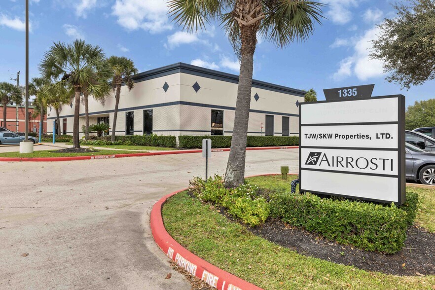 More Photos Of 1335 Space Park Dr, Houston Office For Lease