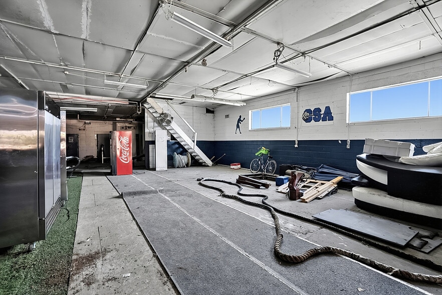 More Photos Of 12925 Auburn St, Detroit Warehouse For Sale