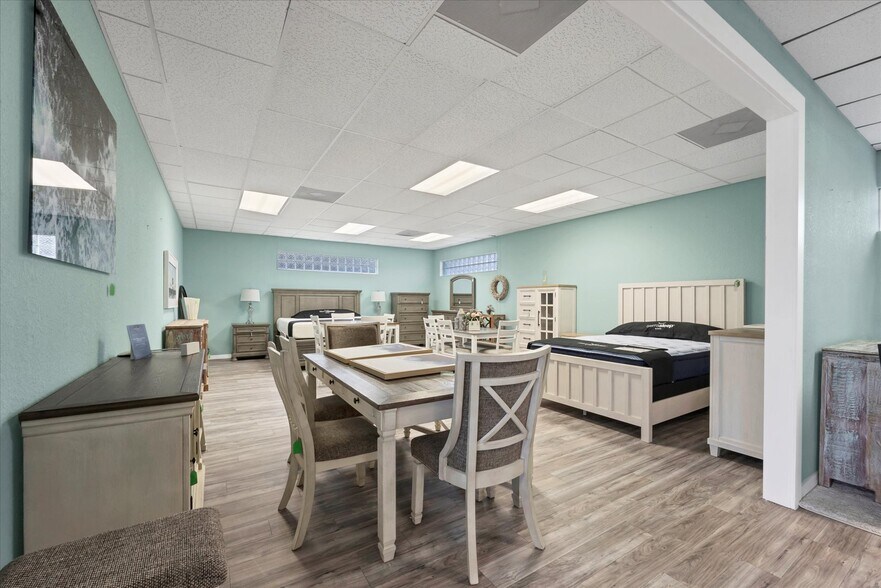 More Photos Of 3279 S Access Rd, Englewood Freestanding For Sale