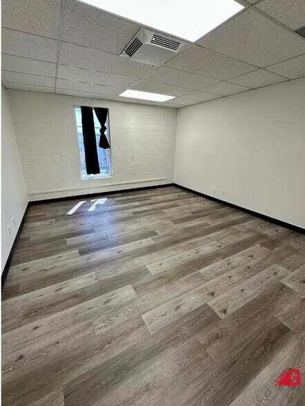 More Photos Of 9851 Owensmouth Ave, Chatsworth Warehouse For Lease