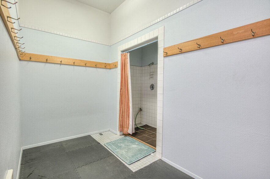 More Photos Of 502 NE Revere Ave, Bend Specialty For Sale